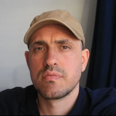 Alejandro Restrepo — Director de Web Para Tu Consultorio